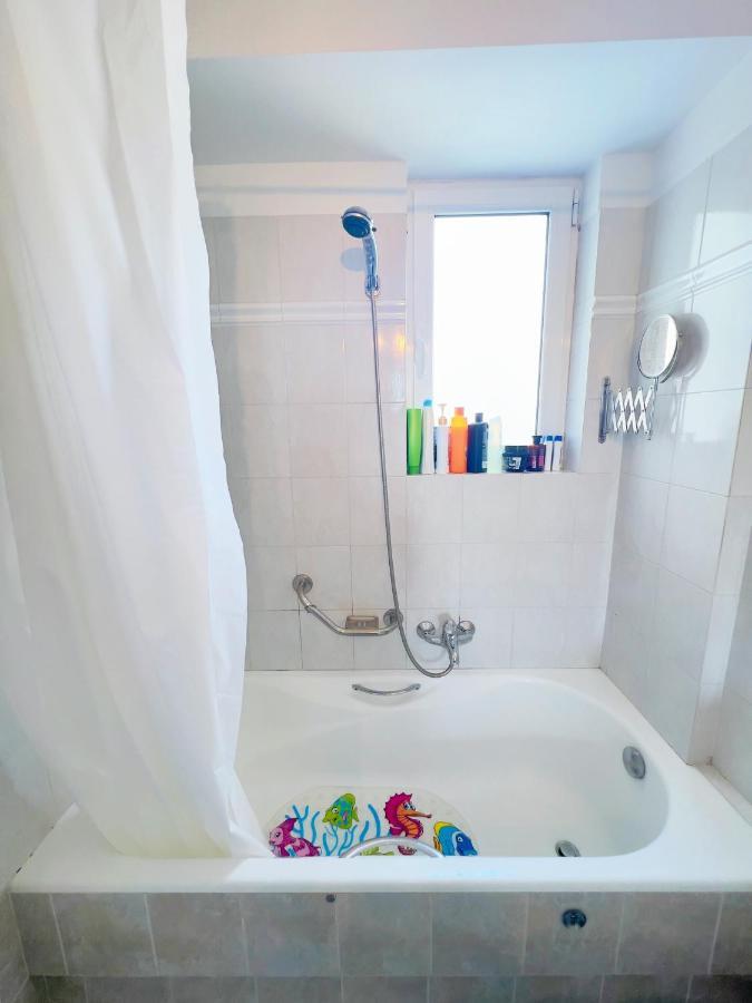 Cozy Fairytal Garden Apartment, Family Friendly, Free Parking, 15 Min To Airport アテネ エクステリア 写真