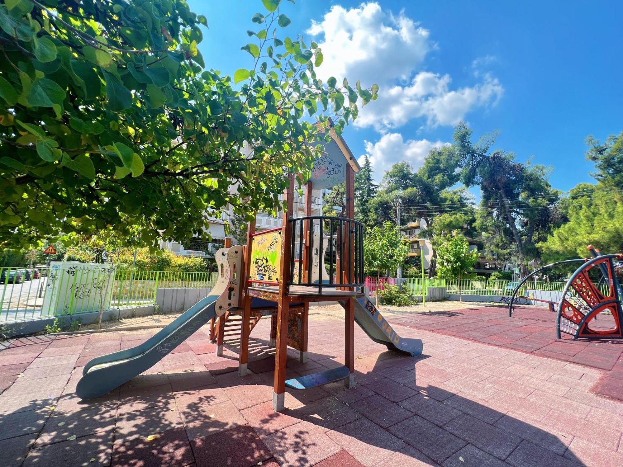 Cozy Fairytal Garden Apartment, Family Friendly, Free Parking, 15 Min To Airport アテネ エクステリア 写真