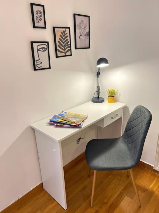 Cozy Fairytal Garden Apartment, Family Friendly, Free Parking, 15 Min To Airport アテネ エクステリア 写真