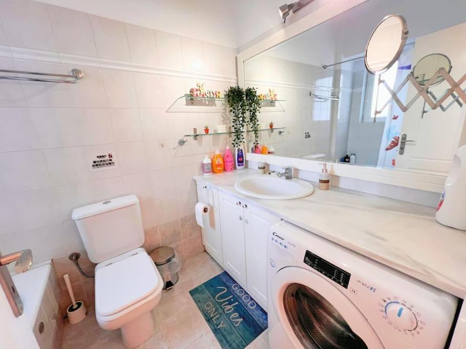 Cozy Fairytal Garden Apartment, Family Friendly, Free Parking, 15 Min To Airport アテネ エクステリア 写真