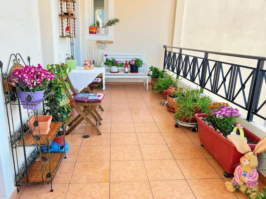 Cozy Fairytal Garden Apartment, Family Friendly, Free Parking, 15 Min To Airport アテネ エクステリア 写真
